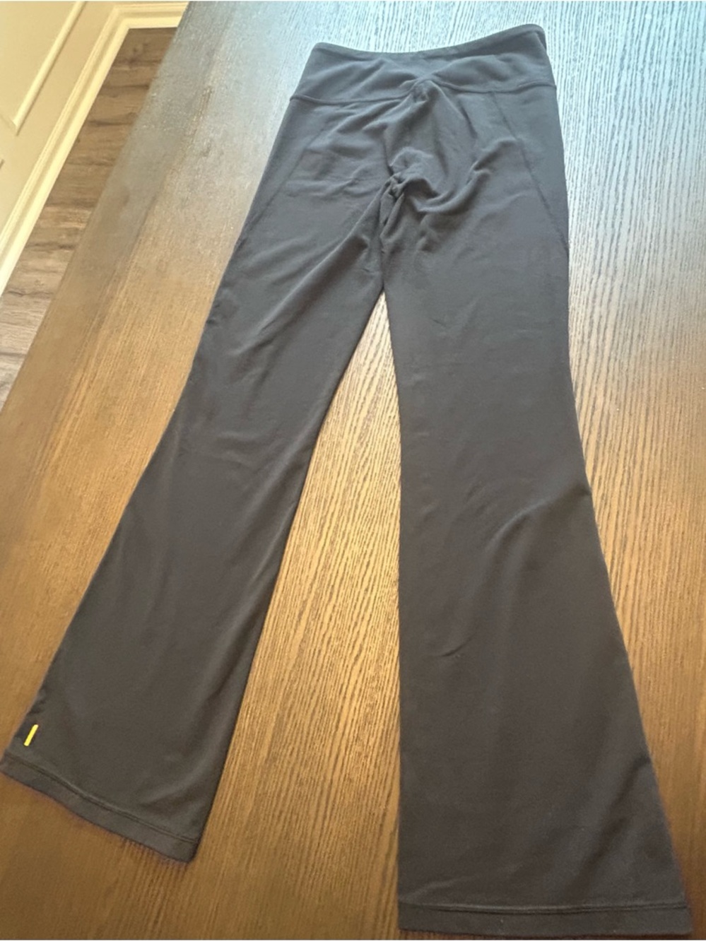 Lucy Black Boot-Cut Flare Yoga Pants Medium Short Court - Picture 6 of 8